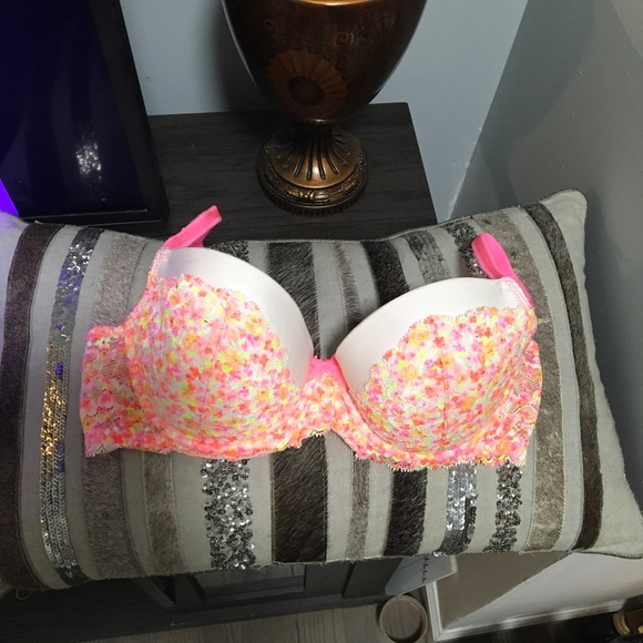 Victoria's Secret Other - 34 C . Victoria Secret